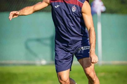 Salah tahtı ele geçirdi
