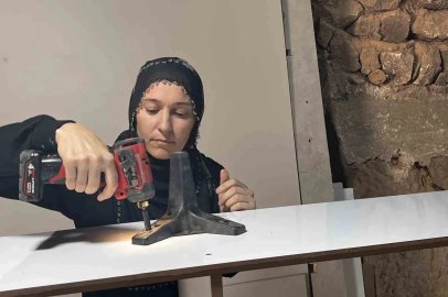 Eşine destek olmak için çıraklığa başladı, mobilya ustası oldu
