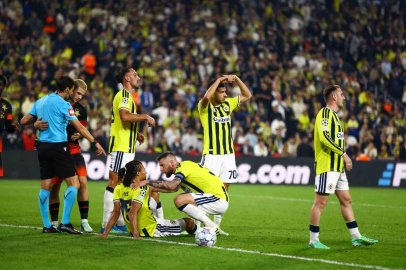 Nathan Ake, maça devam edemedi
