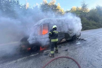 Bodrum’da okul servisi alev alev yandı
