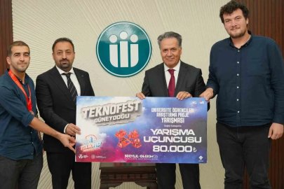 Rektör Akpolat’ tan TEKNOFEST’26’da Türkiye üçüncüsü olan öğrencilere tebrik
