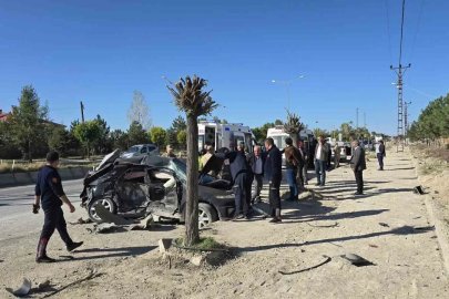 Van’da otomobil ile kamyonet çarpıştı: 5 yaralı
