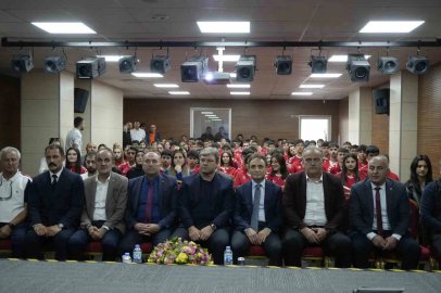 Ertuğrul Sağlam’dan gençlere ahlak ve başarı tavsiyesi
