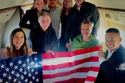 Trump, Rusya’nın serbest bıraktığı ABD’li Stephen Hubbard’ın dönüş yolundaki fotoğrafını paylaştı
