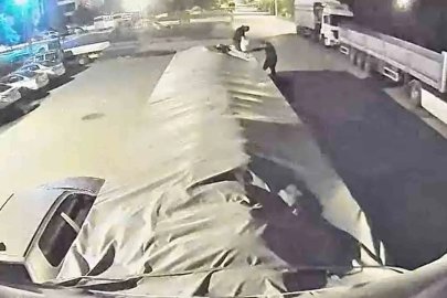 Bir ton şekeri mopede doldurup çaldılar
