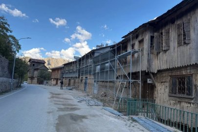 Kemaliye’de doğal gaz, restorasyon ve çevre düzenleme çalışmaları sürüyor
