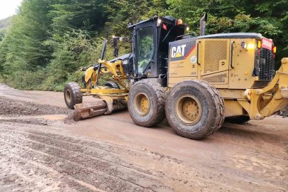 Gümüşova’da heyelan nedeniyle kapanan köy yolu yeniden açıldı
