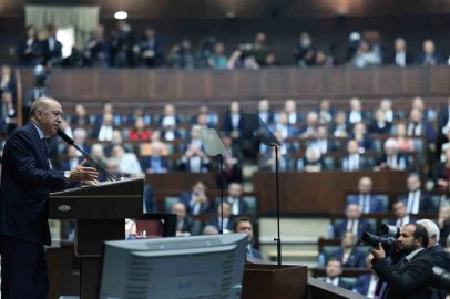 Cumhurbaşkanı Recep Tayyip Erdoğan: "(Fon tartışmaları) Milletin malına el uzatmak ne kadar büyük bir suçsa, aynı şekilde namuslu insanlara mesnetsiz şekilde yolsuzluk ithamında bulunmak da o kadar büyük bir suçtur."
