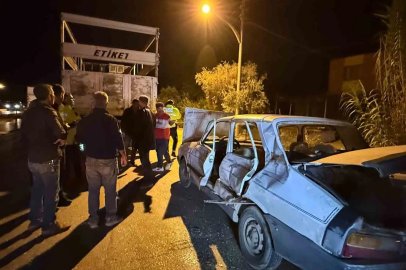 Serik’te otomobil ile kamyon çarpıştı: 3 yaralı
