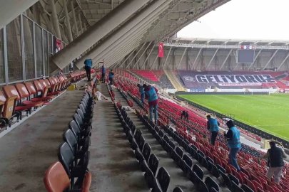 Çorum’da yükümlülerden spor tesislerindeki ve okullardaki temizlik-onarım çalışmalarına büyük destek
