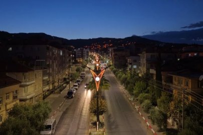 Denizli Büyükşehir, 10 kilometrelik hat ve 247 yeni direkle şehrin güzelliğine güzellik kattı
