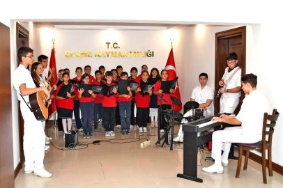 Çeşme’de "Koridorda Müzik" projesi 5. yılına kaymakamlık konseriyle başladı
