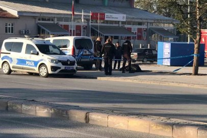 Kaldırımda ölü bulundu
