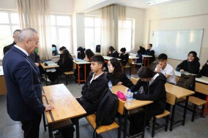 İl Milli Eğitim Müdürü Akbaş, öğrencilerle bir araya geldi
