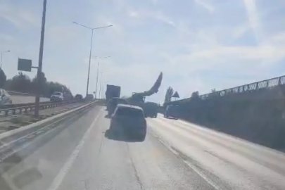 Dev rüzgar türbini kanadı trafiği yavaşlattı
