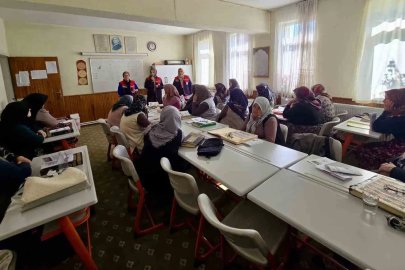 Kadın çiftçilere zoonoz hastalıklar anlatıldı
