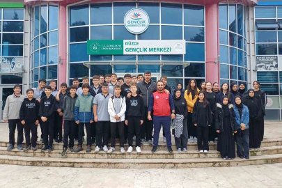 Düzce’de öğrenciler gençlik merkezinde buluştu
