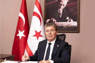 KKTC Başbakanı Üstel: "2027 yılında KKTC vatandaşı öğrencilerimizin üniversite harçlarının tamamını devlet olarak karşılayacağız"
