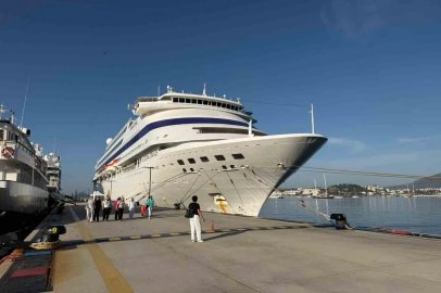 Bodrum’a üç kruvaziyer gemisiyle 650 turist geldi

