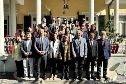 Muhtarlar Konfederasyonu temsilcileri ile Adm ve Gdz Elektrik temsilcileri İzmir’de buluştu
