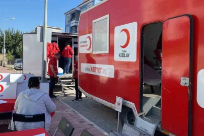 Öğrenciler velilerini kan bağışına ikna etti
