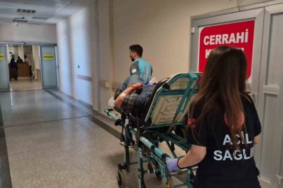Elinde tuttuğu bıçak kalçasına saplandı
