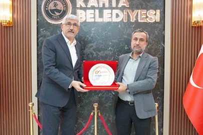 Kitap Fuarı ve Kerge Festivali için Başkan Hallaç’a plaket
