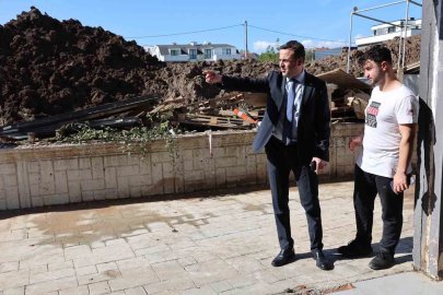 Başkan Özlü’den selzede esnafa destek

