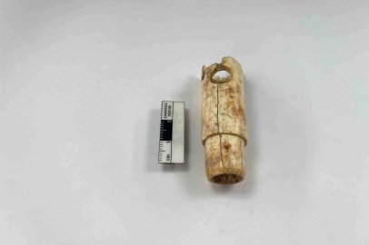 Bakan Ersoy duyurdu: Troya’da 160 yılı aşkın kazı tarihinin ilk müzik aleti bulundu
