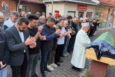 Zonguldak’ta çöken binada hayatını kaybeden yaşlı kadın son yolculuğuna uğurlandı
