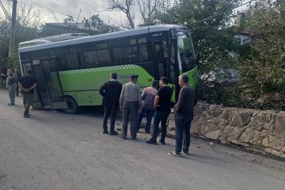 Kocaeli’de özel halk otobüsü duvara çarptı: 10 yaralı
