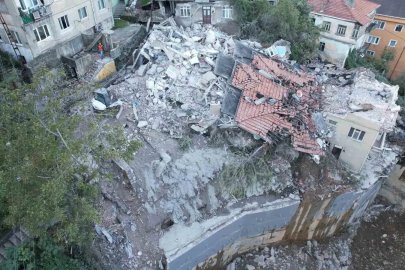 Zonguldak’ta bina faciasının boyutu gün ağarınca ortaya çıktı: 7 bina tahliye edildi
