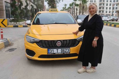 Ağabeyinin emanetine sahip çıkarak taksicilik yapan kadın, pes etmeyerek kenttin yollarında direksiyon sallıyor
