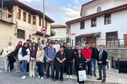 Üniversitelilerin dersliği bu kez tarihi mekanlar oldu
