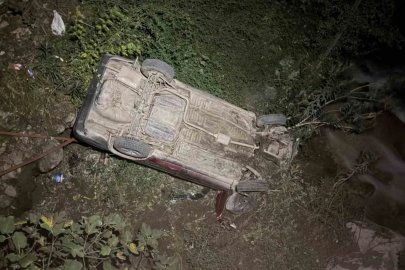 Osmaniye’de otomobil 5 metre yükseklikten dereye düştü: 1 yaralı
