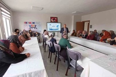 Niğde Halk Eğitimi Merkezi, Erasmus+ deneyimlerini Çiftlik’te paylaştı

