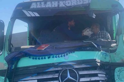 Batman’da kamyon ile tır çarpıştı: 1 yaralı
