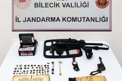 Bilecik’te tarihi eser operasyonu: 51 sikke ele geçirildi
