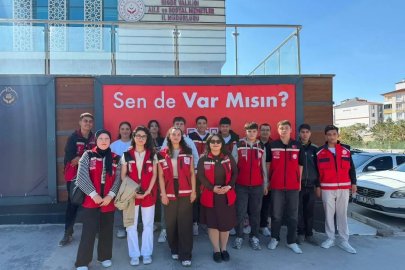 Niğde’de ’İyilik Var’ balonları çocuklara moral oldu
