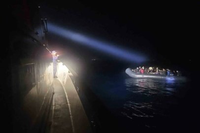 Lastik botta 40 düzensiz göçmen yakalandı
