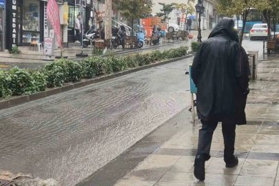 Tekirdağ’da beklenen yağış etkisini gösterdi, yollar adeta dereye döndü
