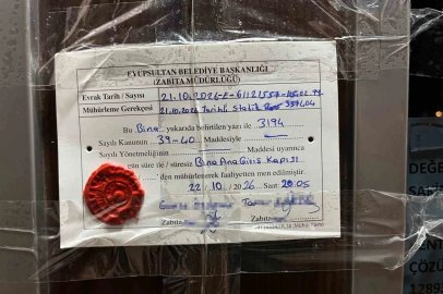 Eyüpsultan’da 5 katlı riskli bina tahliye edilerek mühürlendi
