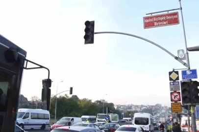 Eyüpsultan’da kazada 4 kişi yaralandı: Baba kızına sarıldı, olay yerine gelen anne fenalaştı
