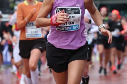 Aydınlı öğretmen 42 kilometrelik maratonu rekoruyla tamamladı
