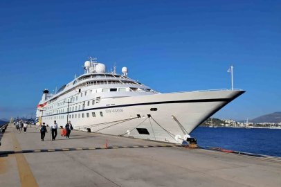 Bodrum’a 300 yolcusuyla geldi
