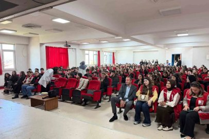 Düzce’de lise öğrencilerine Kızılay ve ilk yardım eğitimi verildi
