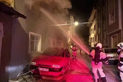 Kütahya’da 3 katlı binada yangın: 1 ölü
