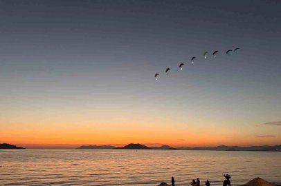 Fethiye’de Led Işıklı Motorlu Yamaç Paraşütü gösterisi beğenildi
