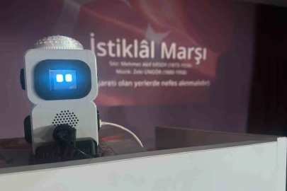 Takkesi ve parlayan gözleri ile çocukların arkadaşı robot ’Hacı Abi’
