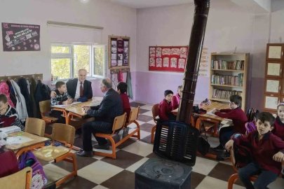 Aslanapa Kaymakamı Tosun, öğrencilerle bir araya geldi
